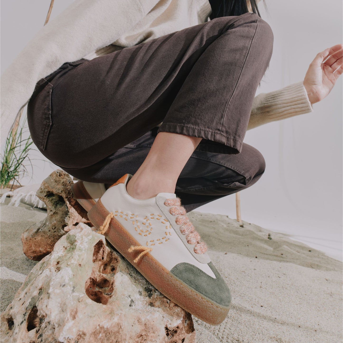 Acanto Threads Ecru Tan